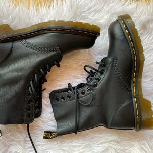 New Dr. Martens Black Leather mid calf woman boots